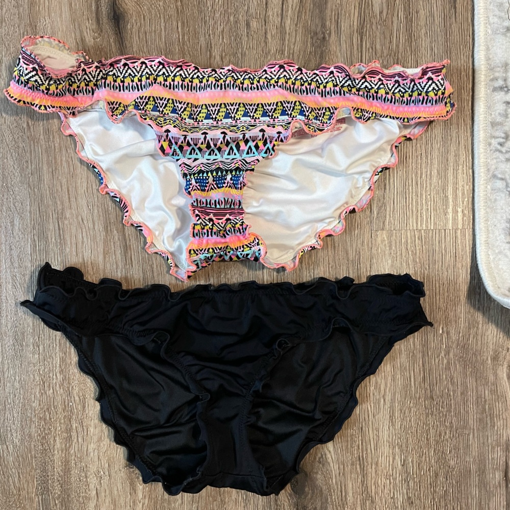 Victoria Secret bikini bottoms with scrunched back. Size small